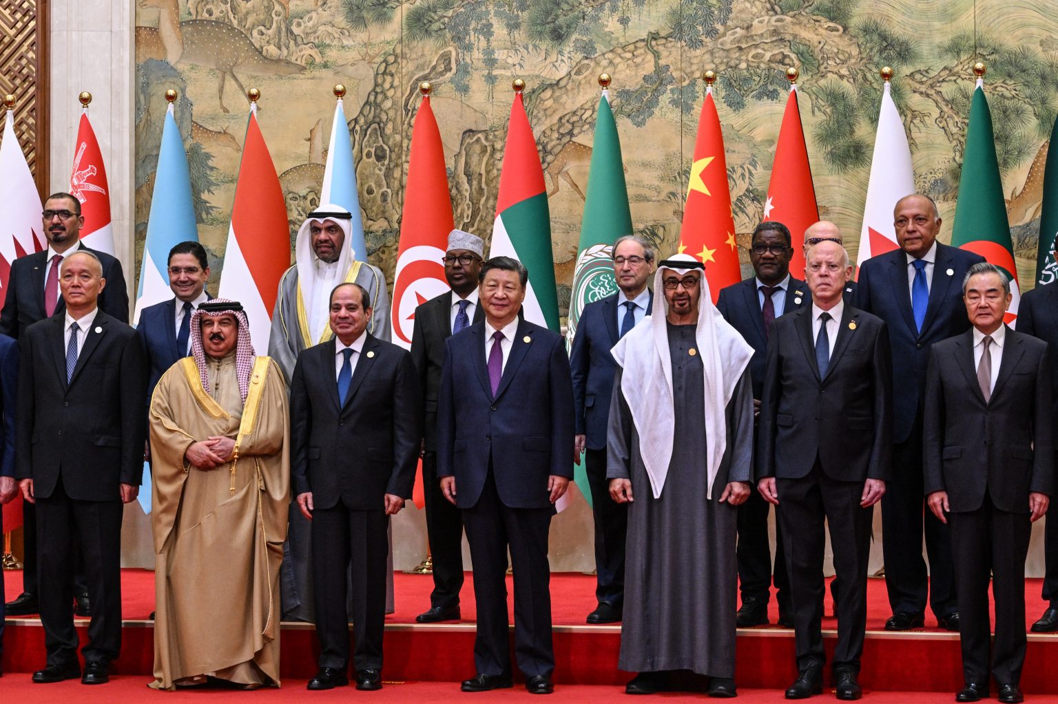 Chinese President Xi Jinping with the king of Bahrain, the Egyptian president, presidents of United Arab Emirates and other Chinese and Arab officials in Beijing. Source: Getty Images